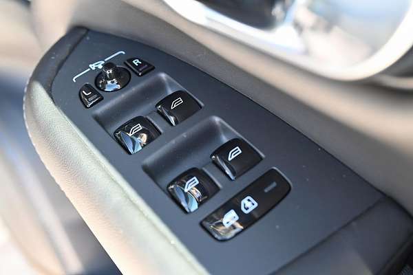 2024 Volvo XC90 Ultra T8 Plug-In Hybrid