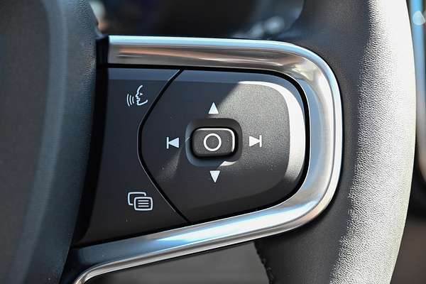 2024 Volvo XC40 Ultra B4 Dark