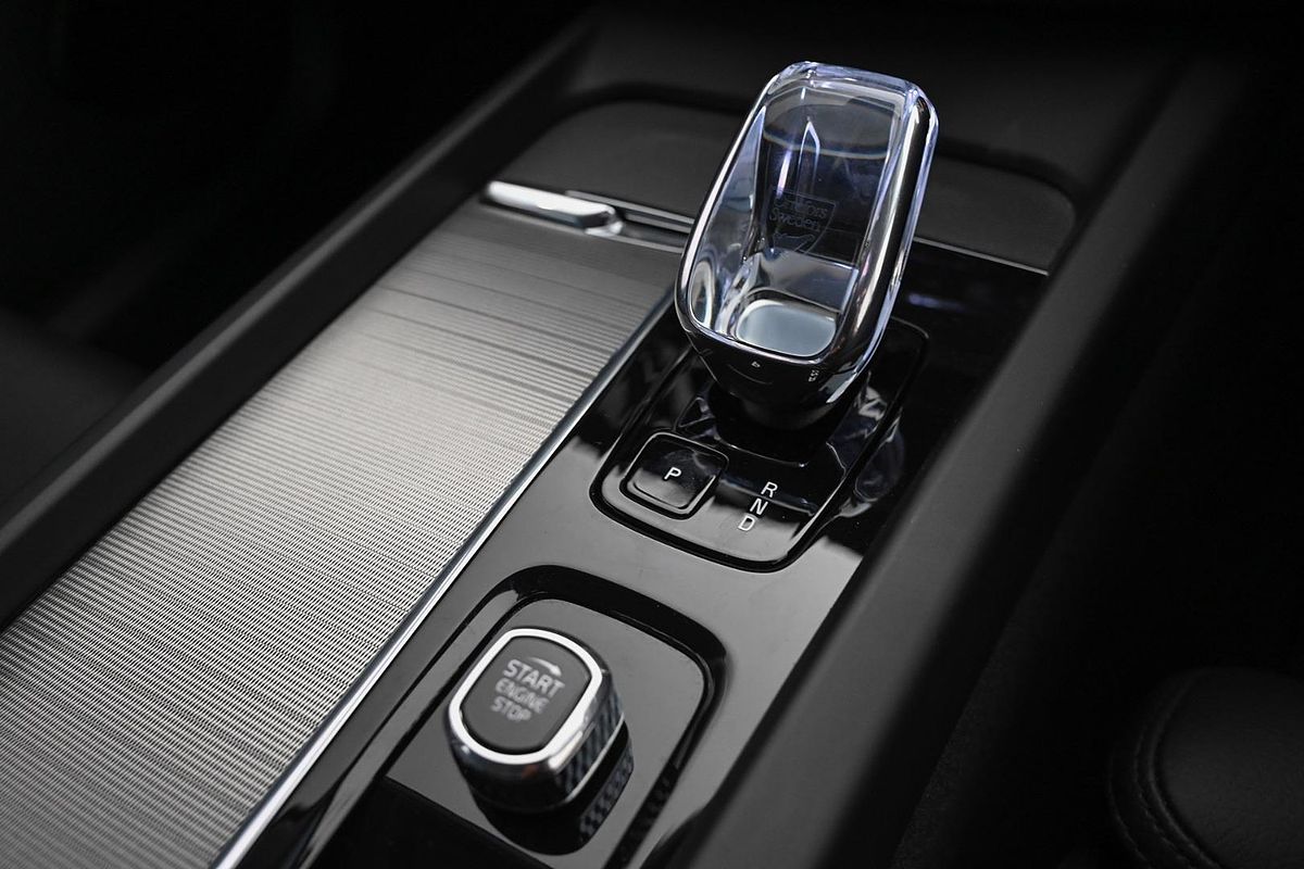 2023 Volvo XC60 Ultimate B6 Dark