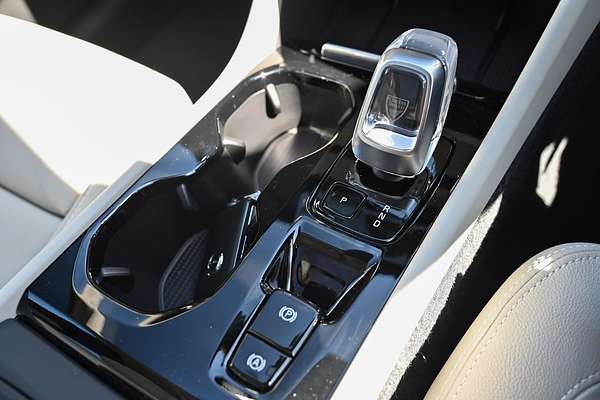 2024 Volvo XC40 Ultra B4 Dark