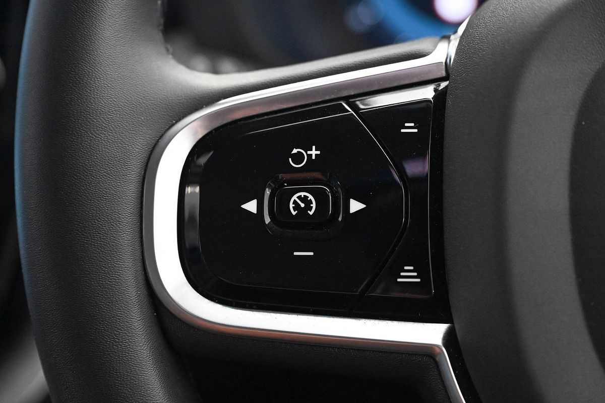 2023 Volvo XC60 Ultimate B6 Dark