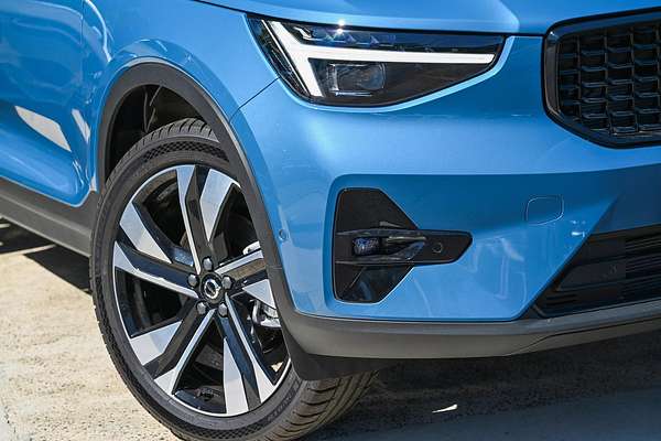 2024 Volvo XC40 Ultra B4 Dark