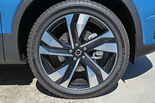 2024 Volvo XC40 Ultra B4 Dark