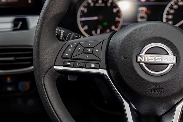 2024 Nissan JUKE ST F16