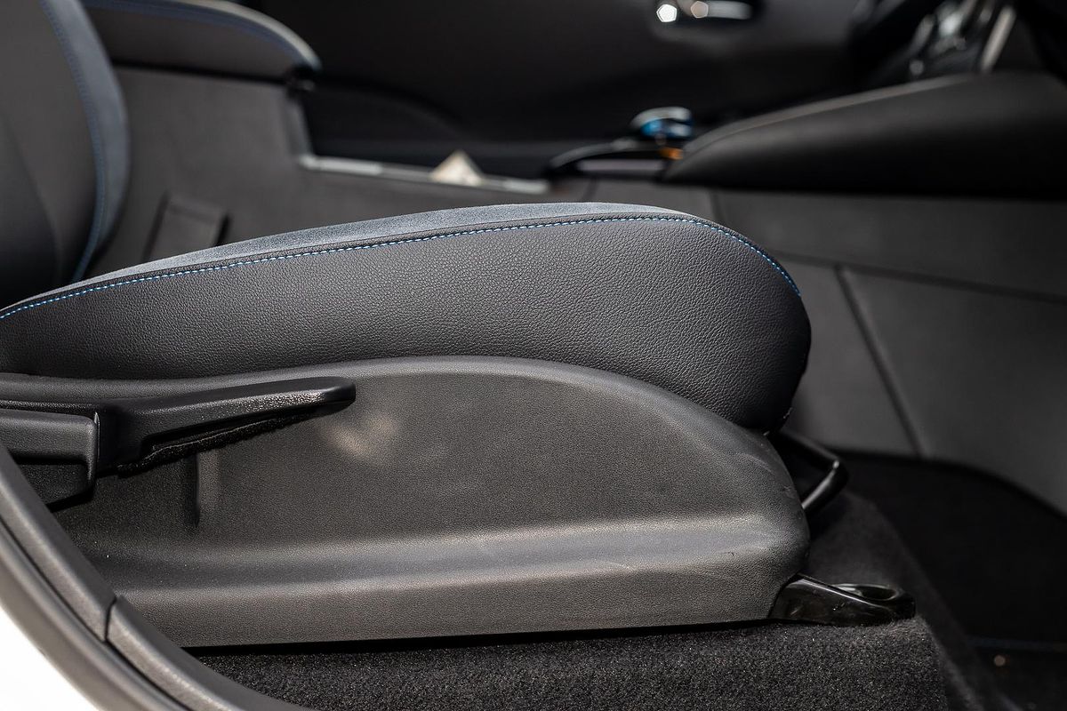 2023 Nissan LEAF ZE1