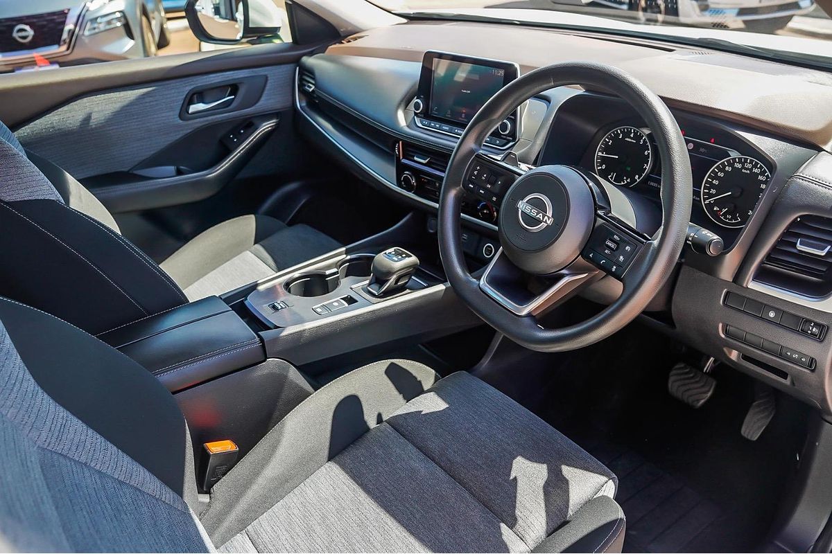 2024 Nissan X-TRAIL ST T33