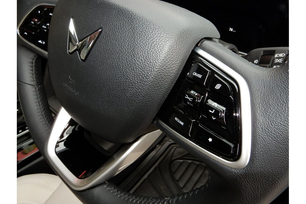 2024 Mahindra XUV700 AX7