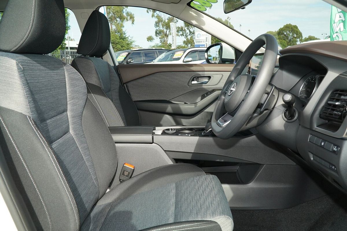 2025 Nissan X-TRAIL ST T33