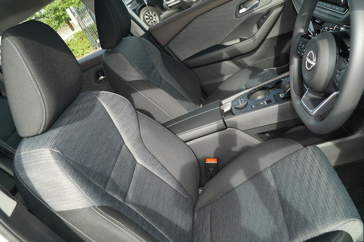 2025 Nissan X-TRAIL ST T33