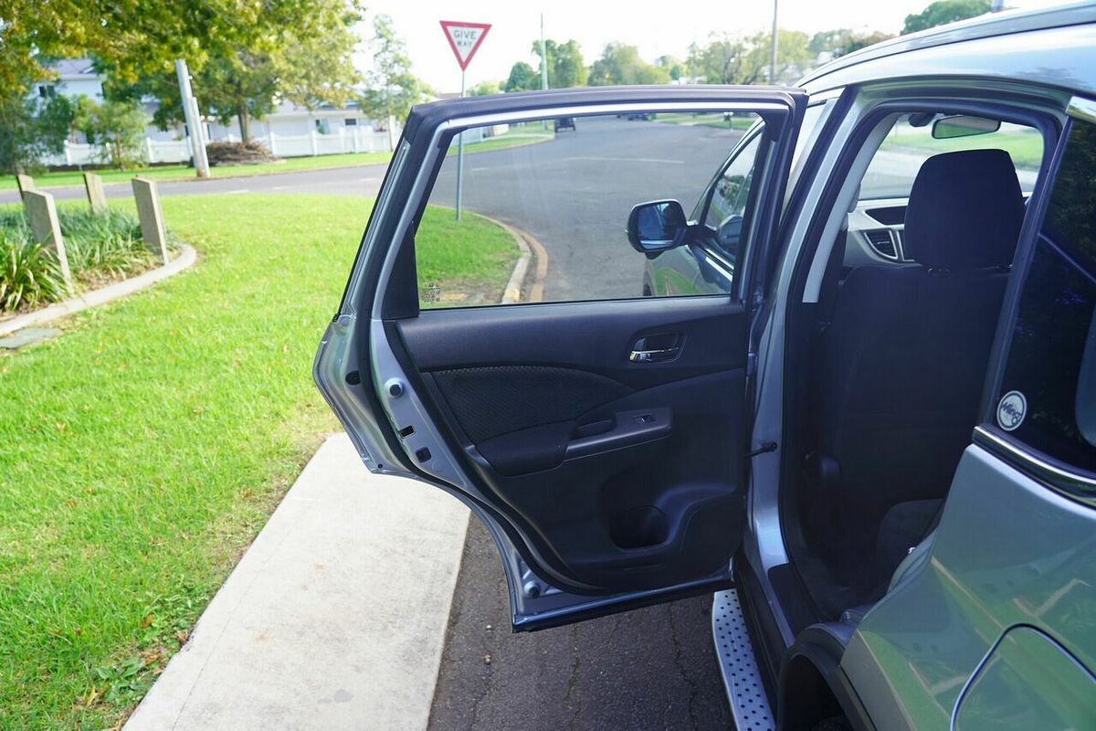 2016 Honda CR-V LE (4x4) 30 Series 2 MY17
