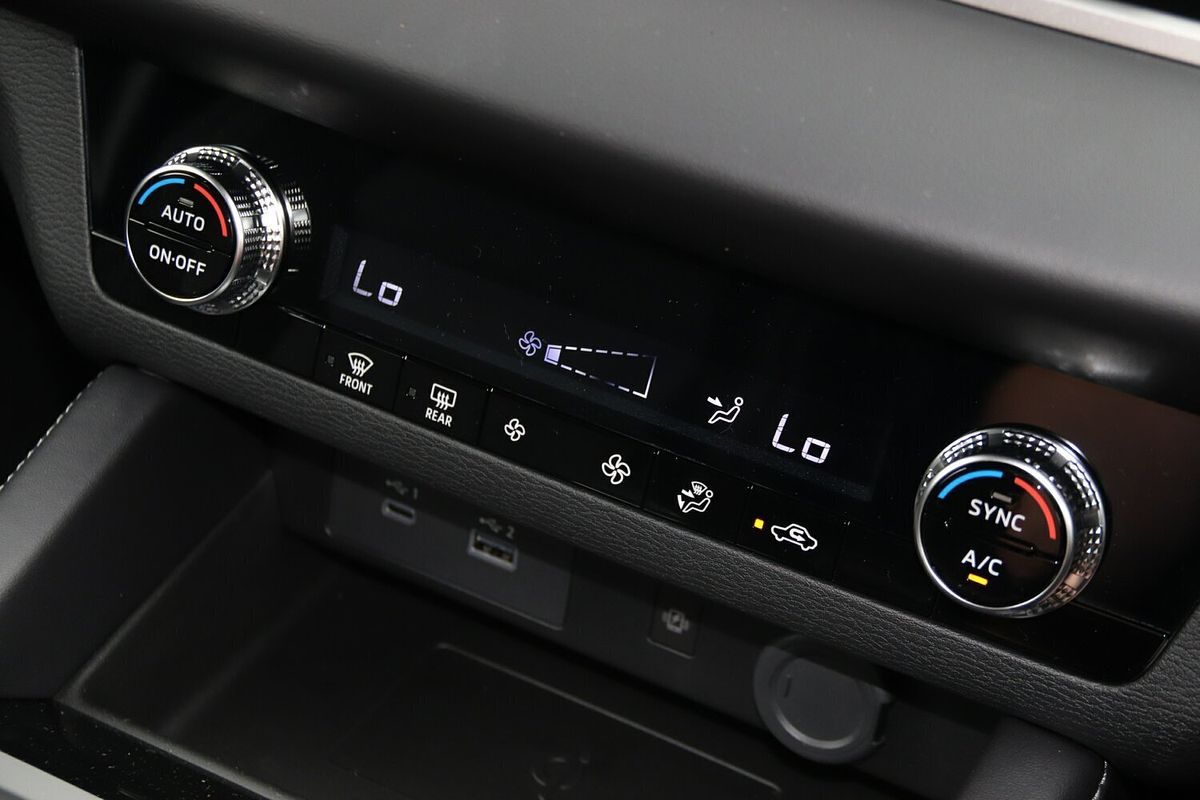 2024 Mitsubishi Outlander LS ZM