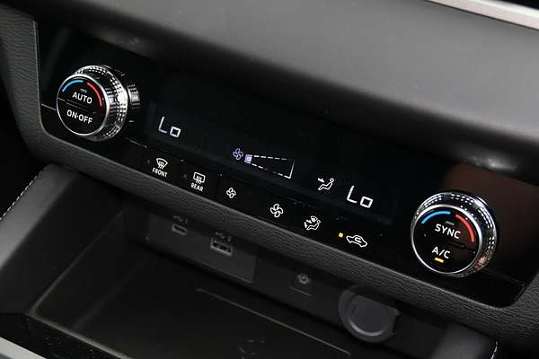 2024 Mitsubishi Outlander LS ZM