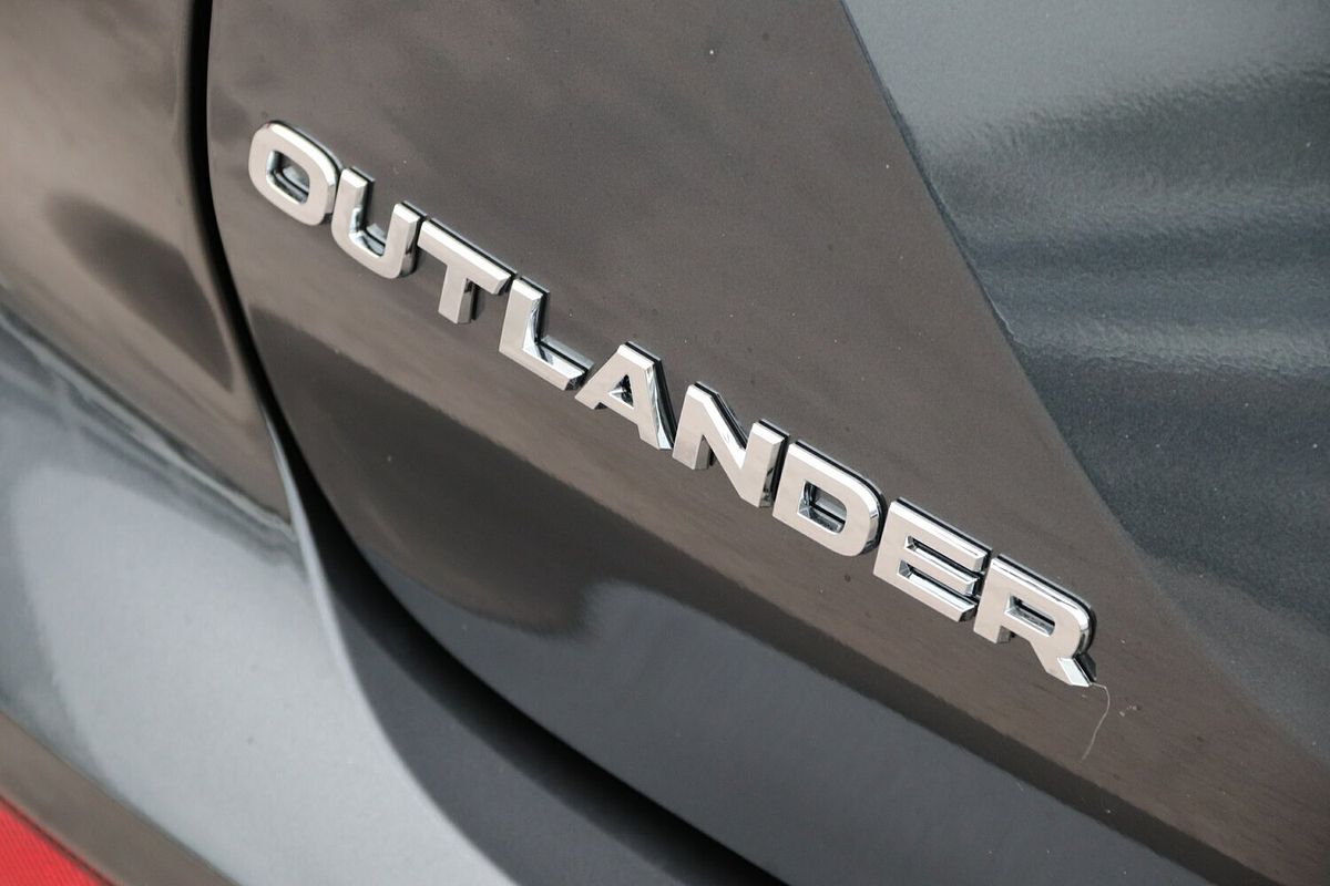 2024 Mitsubishi Outlander LS ZM