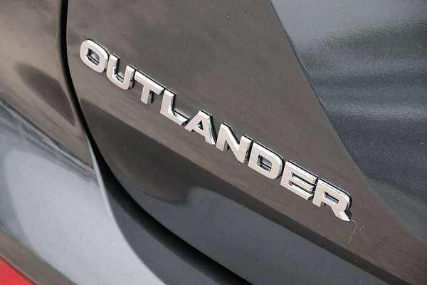2024 Mitsubishi Outlander LS ZM