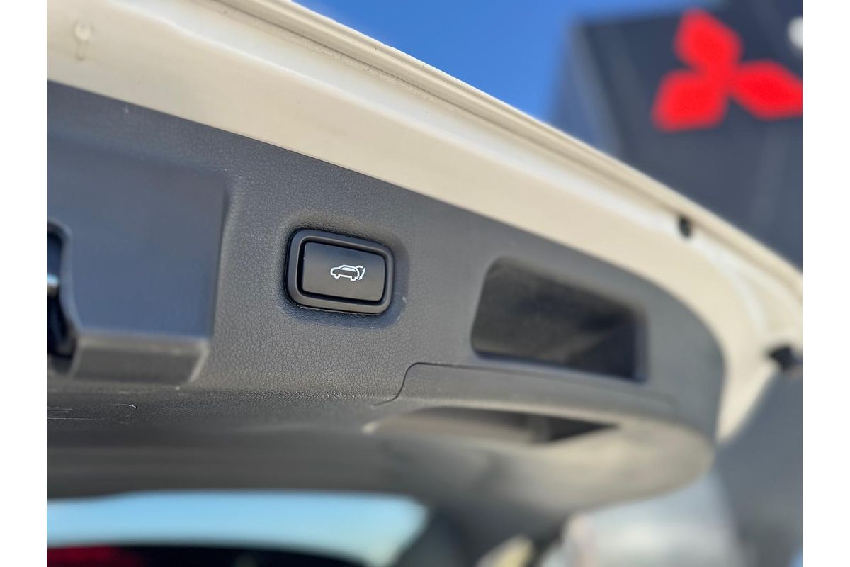 2019 Hyundai Santa Fe Elite TM.2