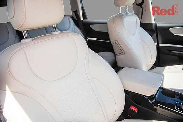 2025 Mahindra XUV700 AX7L