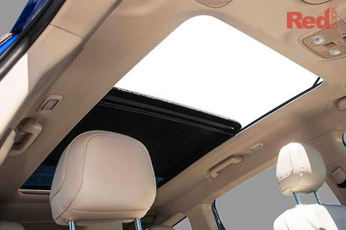 2025 Mahindra XUV700 AX7L