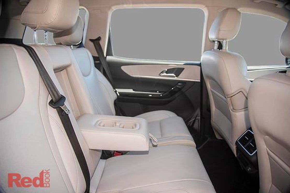 2025 Mahindra XUV700 AX7L