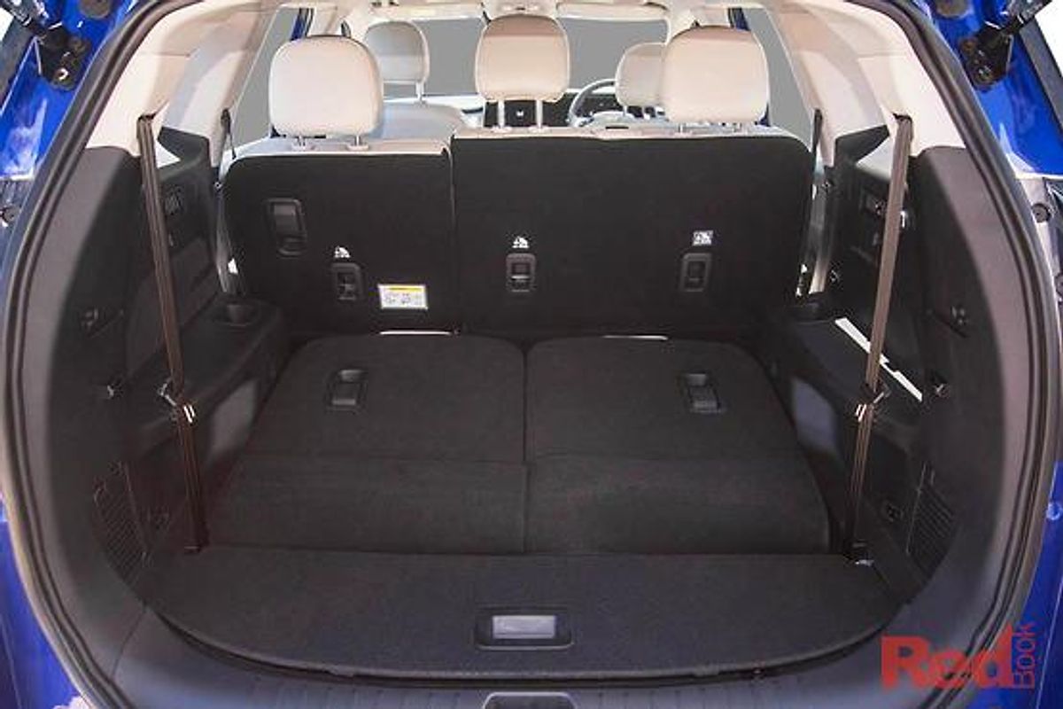 2025 Mahindra XUV700 AX7L