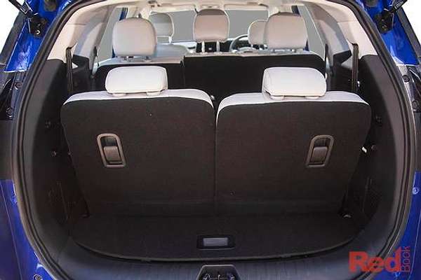 2025 Mahindra XUV700 AX7L
