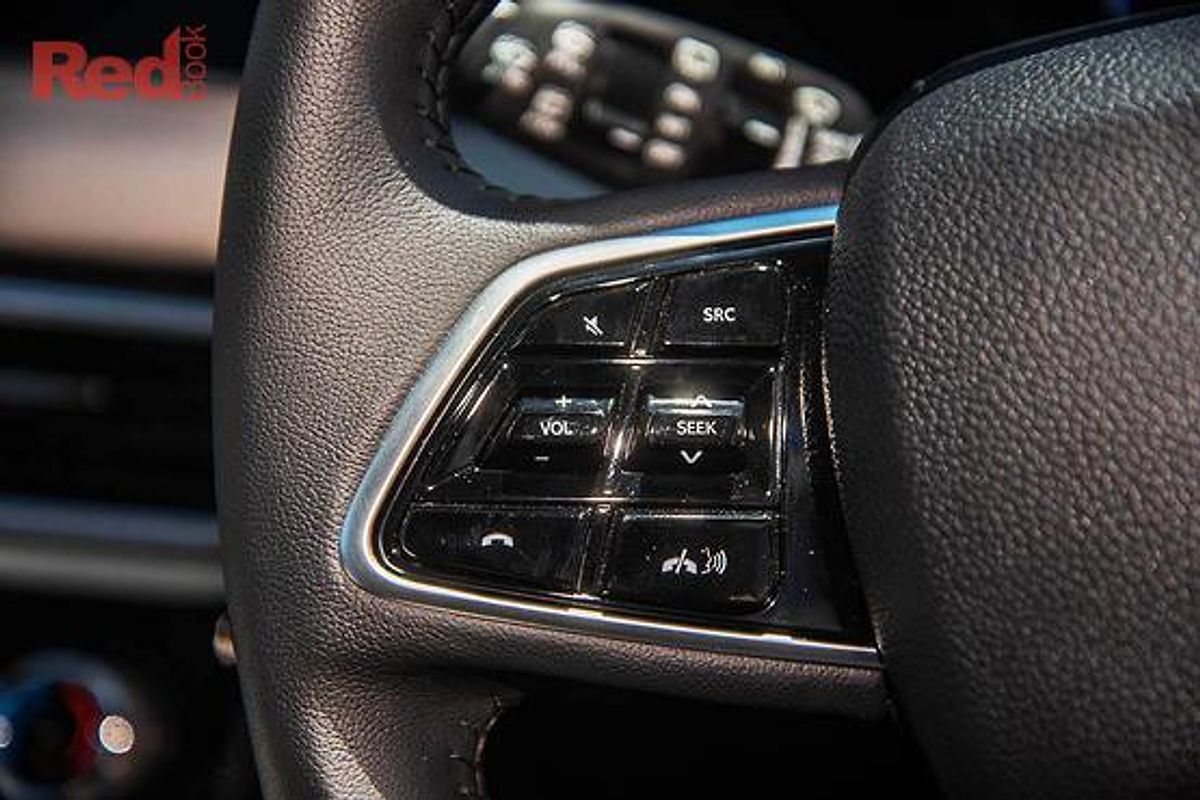 2025 Mahindra XUV700 AX7L