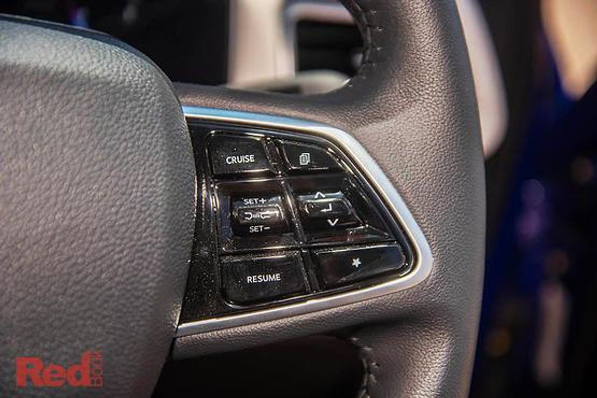 2025 Mahindra XUV700 AX7L