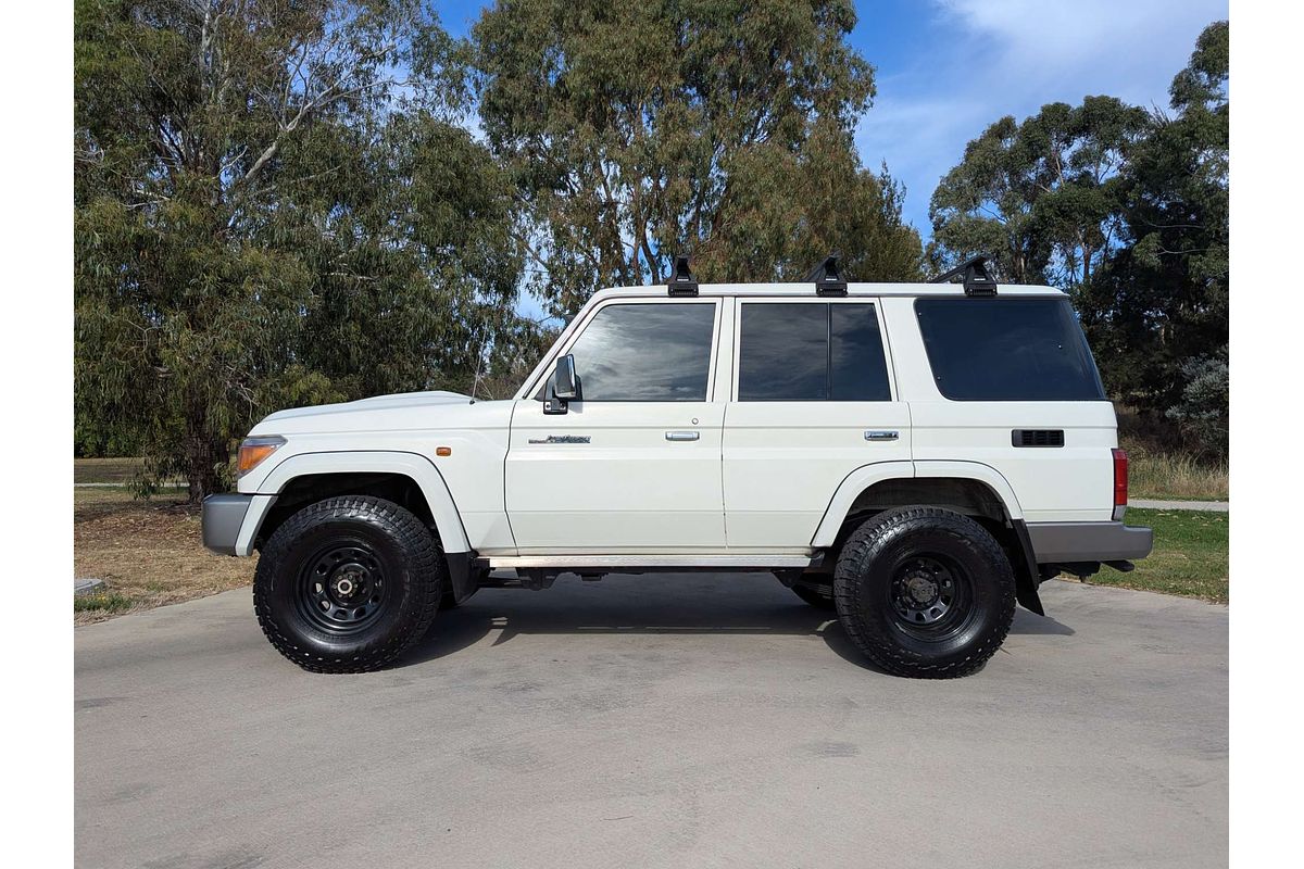 2021 Toyota Landcruiser GXL VDJ76R