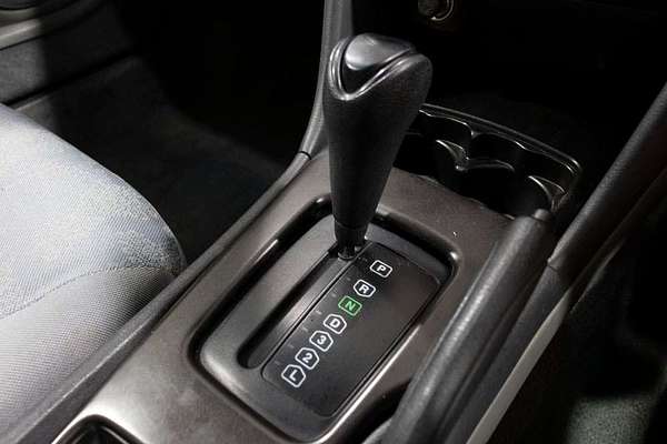 2000 Mitsubishi Magna Advance TH