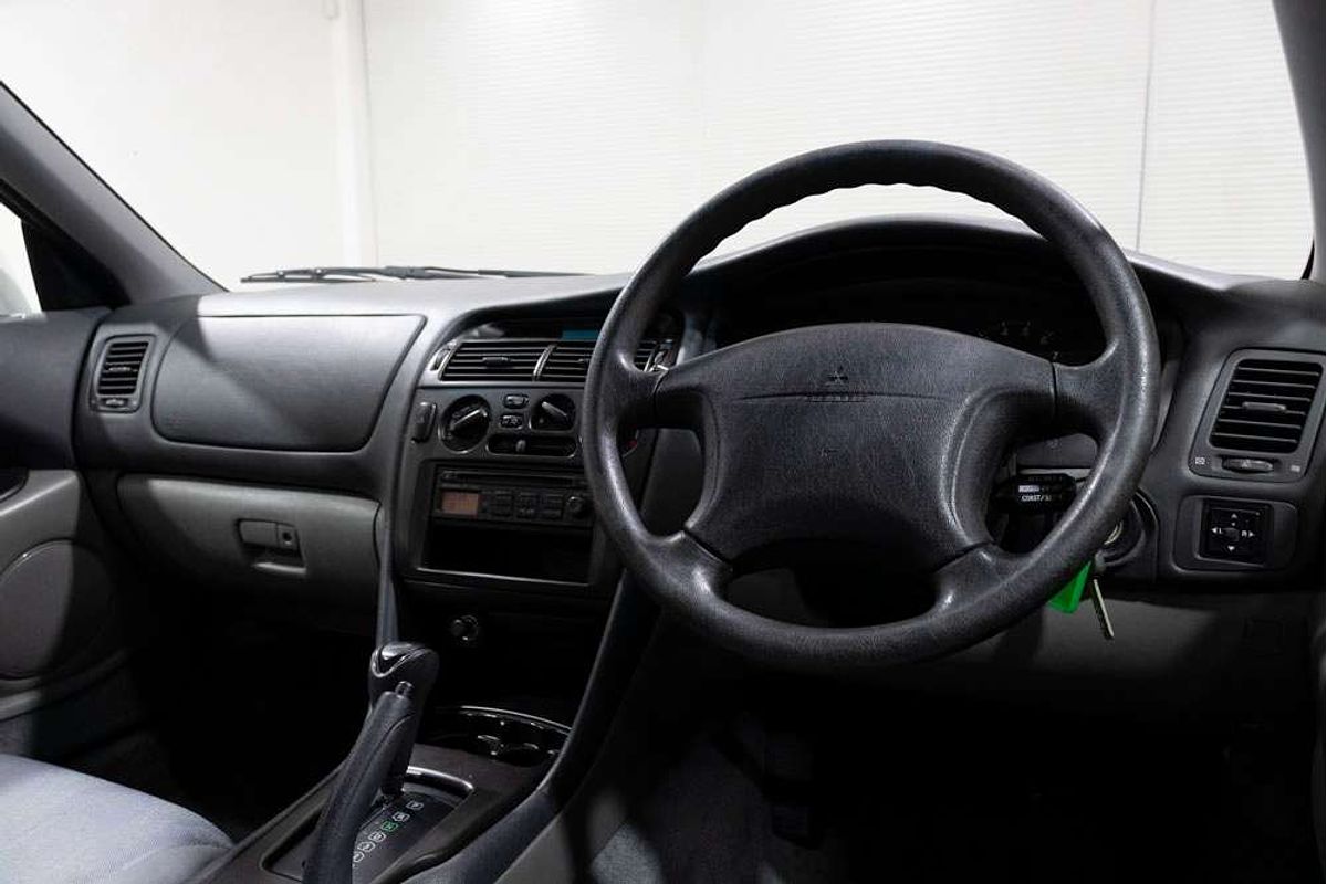 2000 Mitsubishi Magna Advance TH