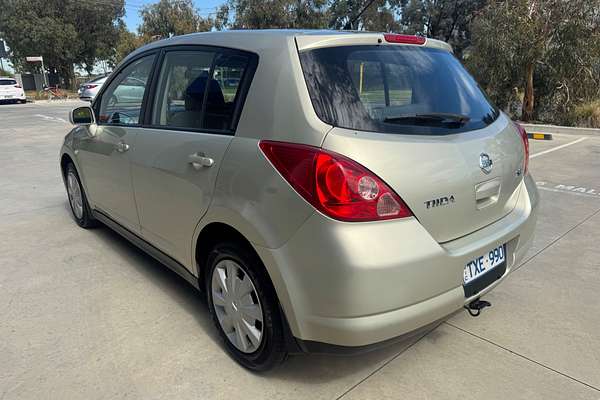 2006 Nissan Tiida ST C11