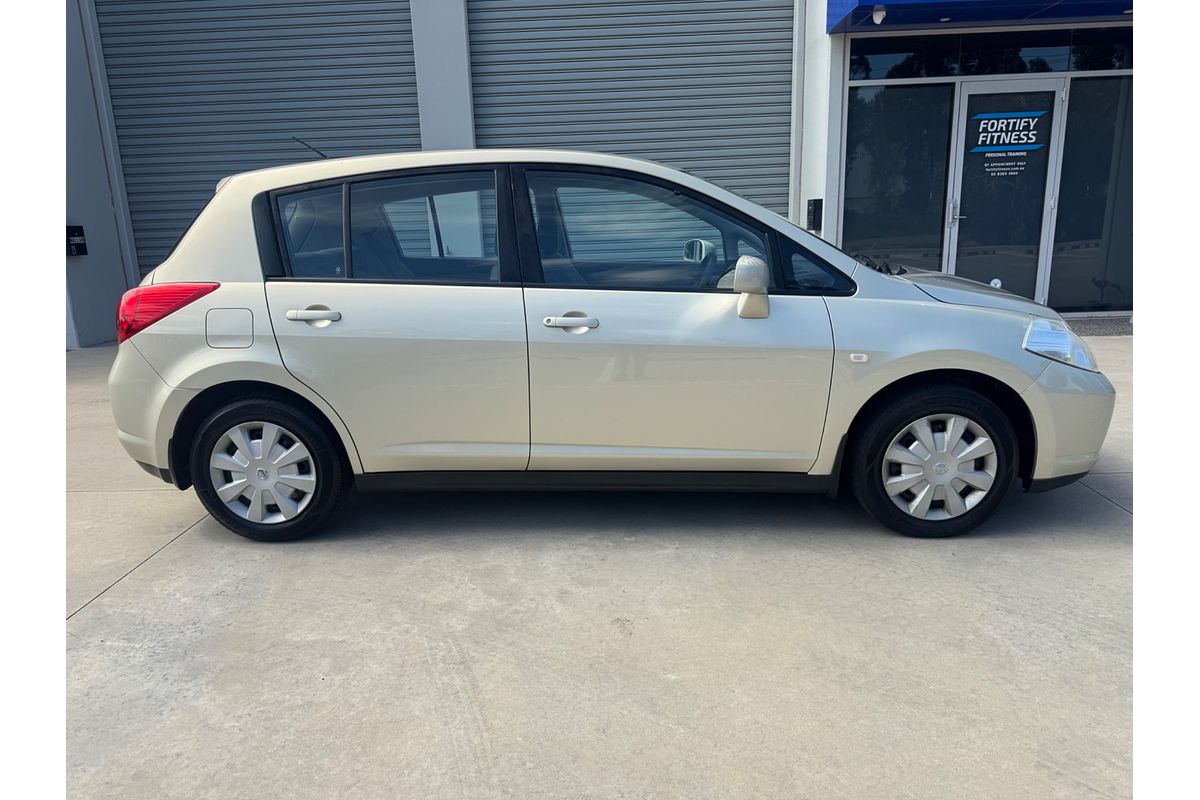 2006 Nissan Tiida ST C11
