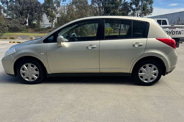 2006 Nissan Tiida ST C11