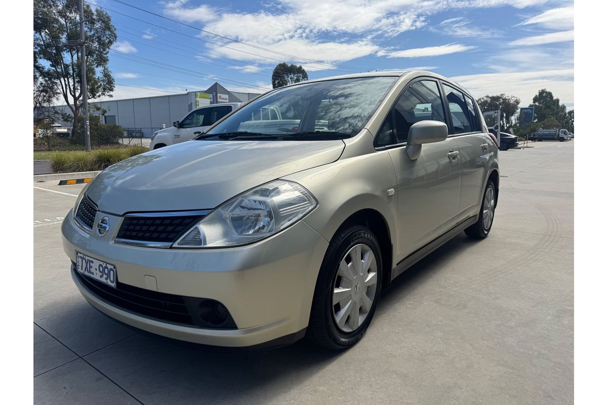 2006 Nissan Tiida ST C11