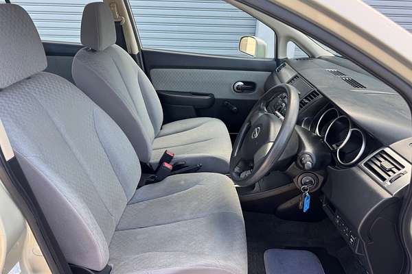 2006 Nissan Tiida ST C11