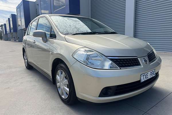 2006 Nissan Tiida ST C11