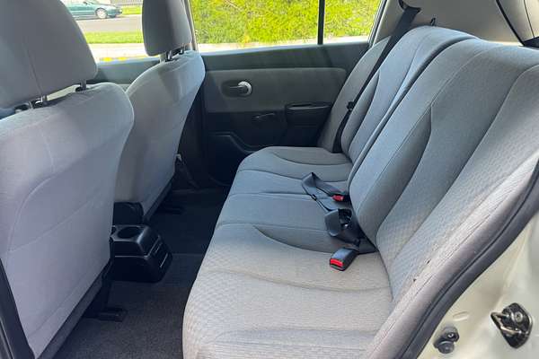 2006 Nissan Tiida ST C11