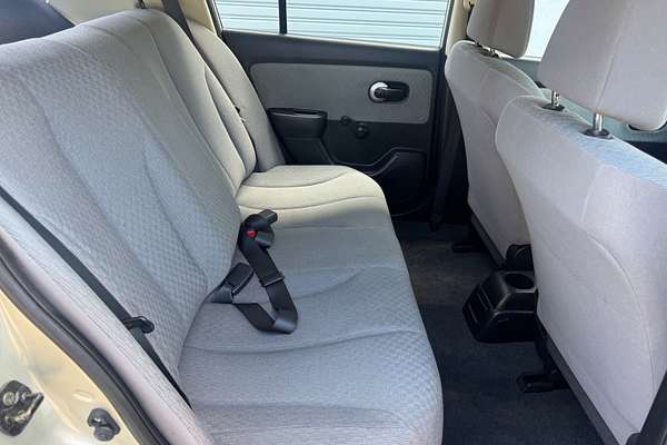 2006 Nissan Tiida ST C11