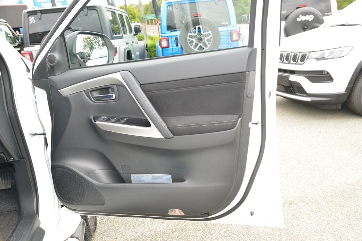 2023 Mitsubishi Pajero Sport GLX QF