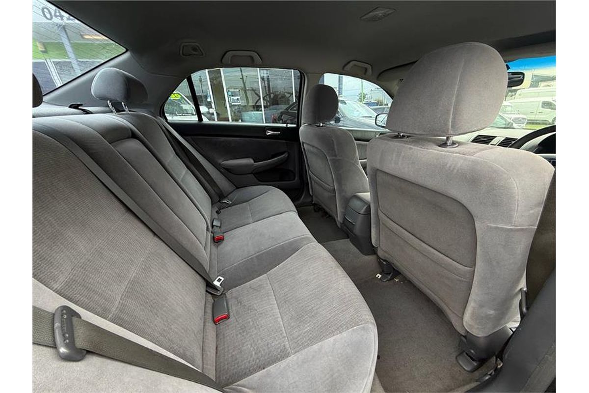 2005 Honda ACCORD VTi 40