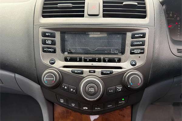 2005 Honda ACCORD VTi 40