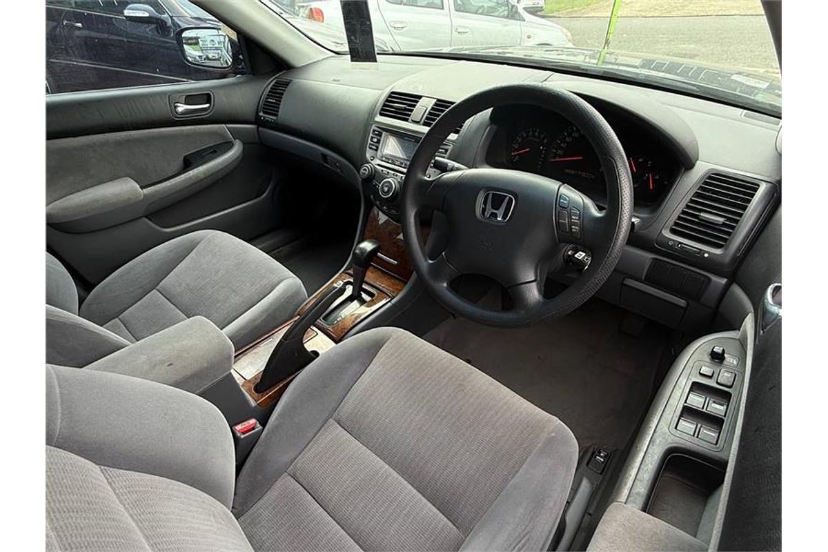 2005 Honda ACCORD VTi 40