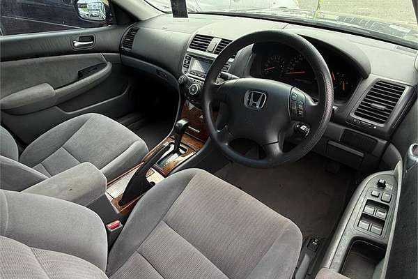 2005 Honda ACCORD VTi 40