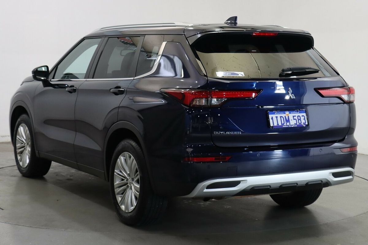 2024 Mitsubishi Outlander LS ZM
