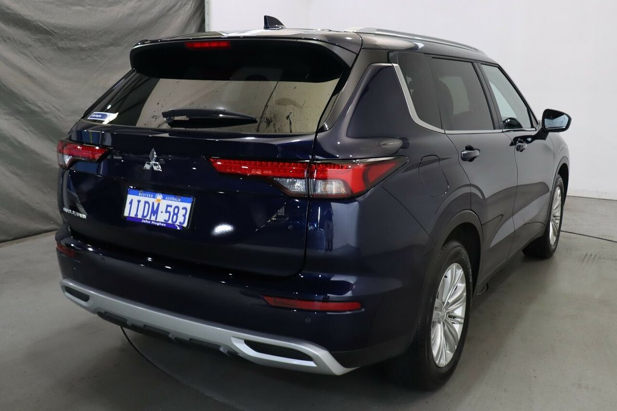 2024 Mitsubishi Outlander LS ZM