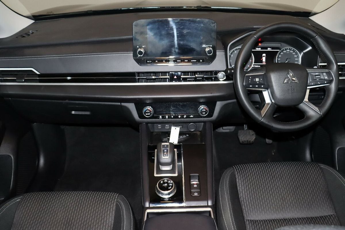 2024 Mitsubishi Outlander LS ZM