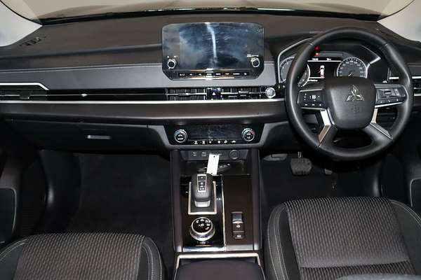 2024 Mitsubishi Outlander LS ZM