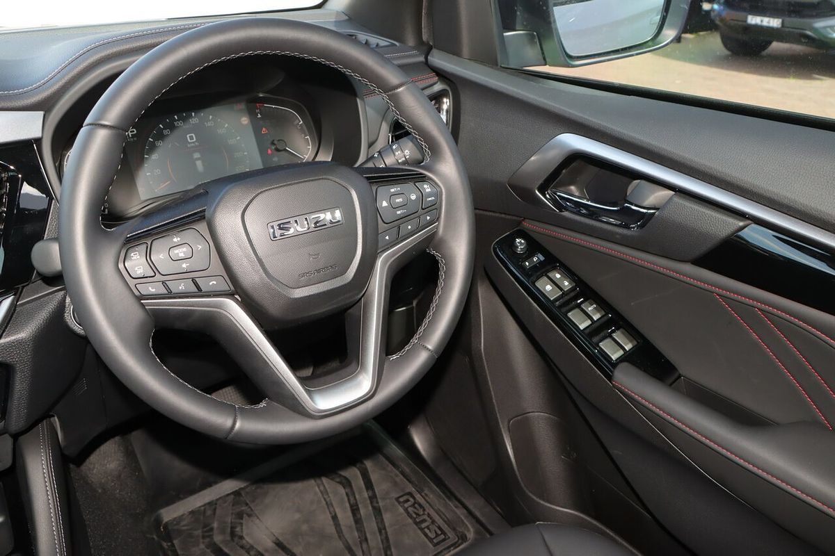 2025 Isuzu MU-X X-TERRAIN