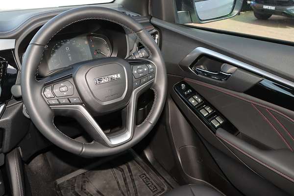 2025 Isuzu MU-X X-TERRAIN