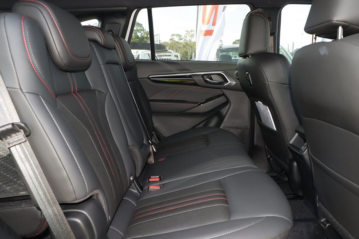 2025 Isuzu MU-X X-TERRAIN