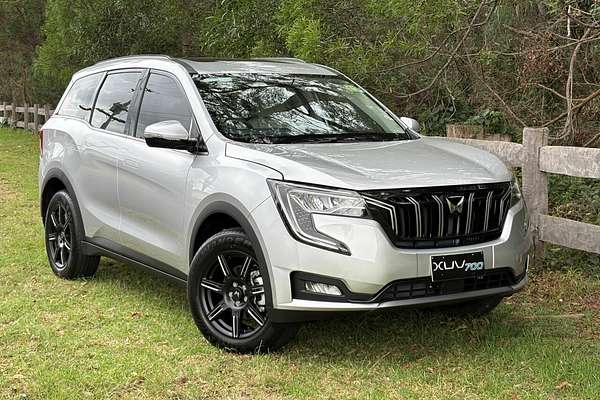 2024 Mahindra XUV700 AX7